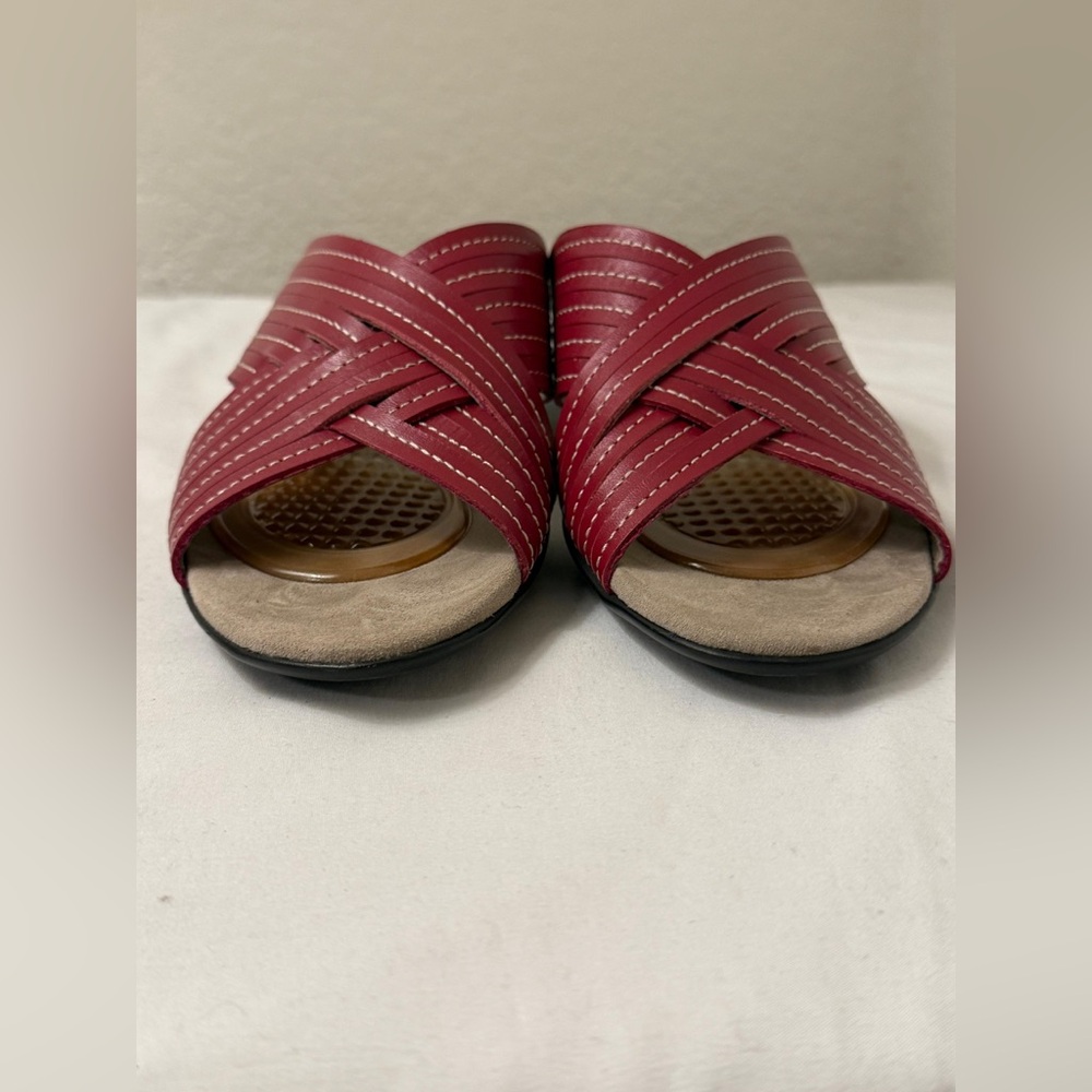 Munro Burgundy/ Red Leather Slide Sandal Crisscross Woven Vamp Contoured Footbed - Picture 2 of 7
